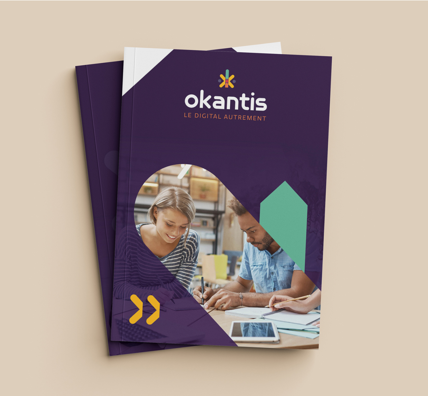 Agence Pixine : aperçu de la couverture de la plaquette commerciale réalisée pour Okantis