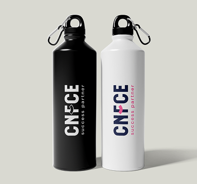 Déclinaison du logo du CNFE sur des gourdes